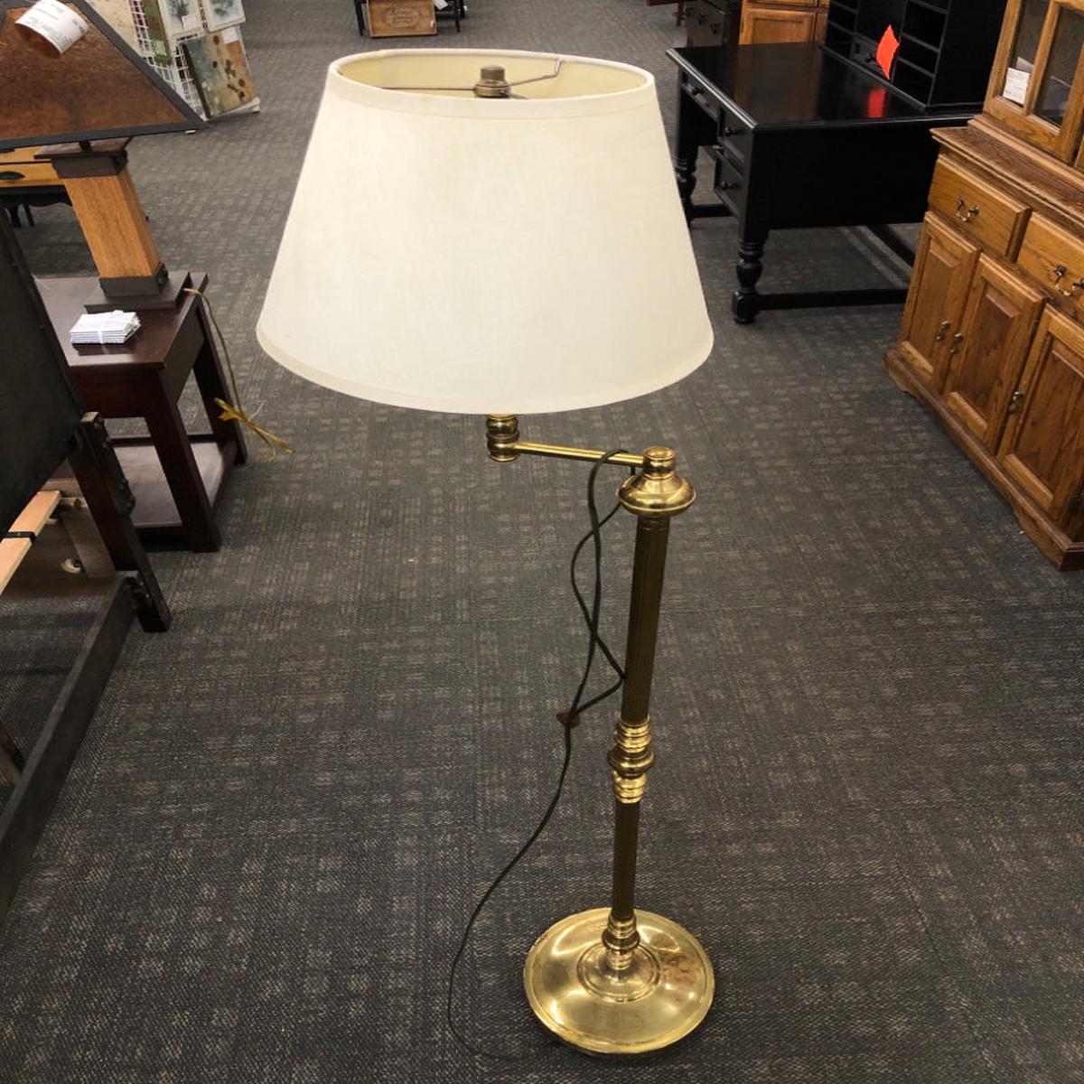 ADJUSTABLE GOLD FLOOR LAMP.
